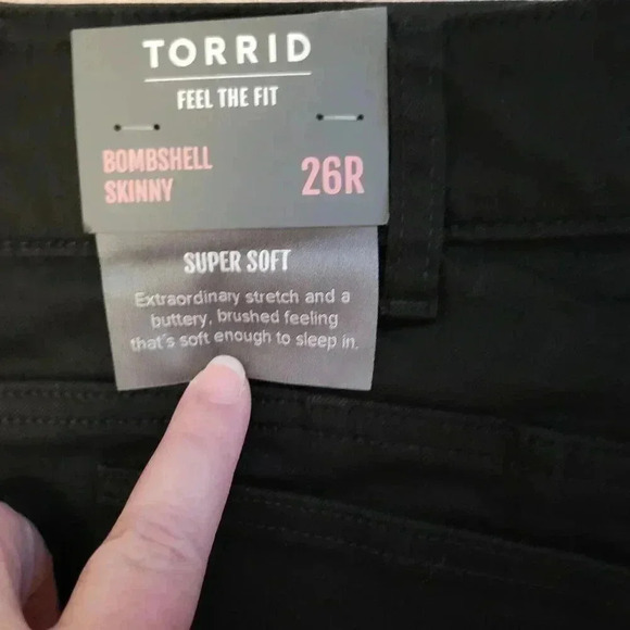 Torrid Bombshell Skinny Jeans 26R NWT Women's Plus Size Black Lace-Up Super Soft - Picture 4 of 4